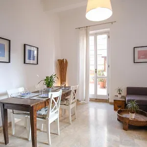 Spacious With Big Terrace At Colosseum Apartment Rome